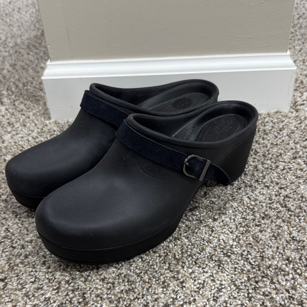Black Women's Slip-On Clogs with Adjustable Strap